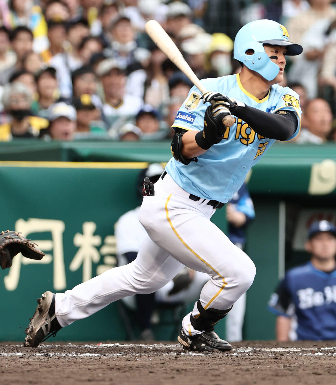 阪神対西武　7回裏阪神2死三塁、前川は右前に適時打を放つ（撮影・西尾就之）