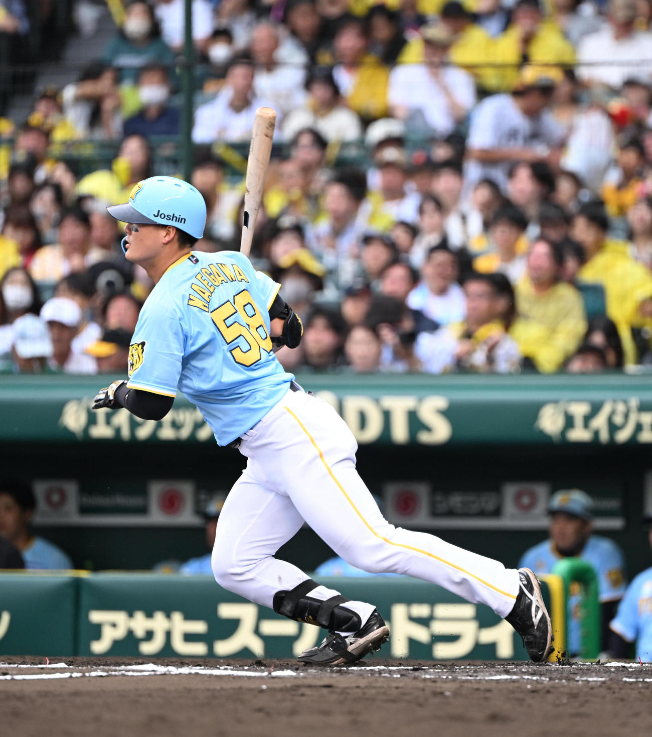 阪神対西武　6回裏阪神無死、右前打を放つ前川（撮影・和賀正仁）