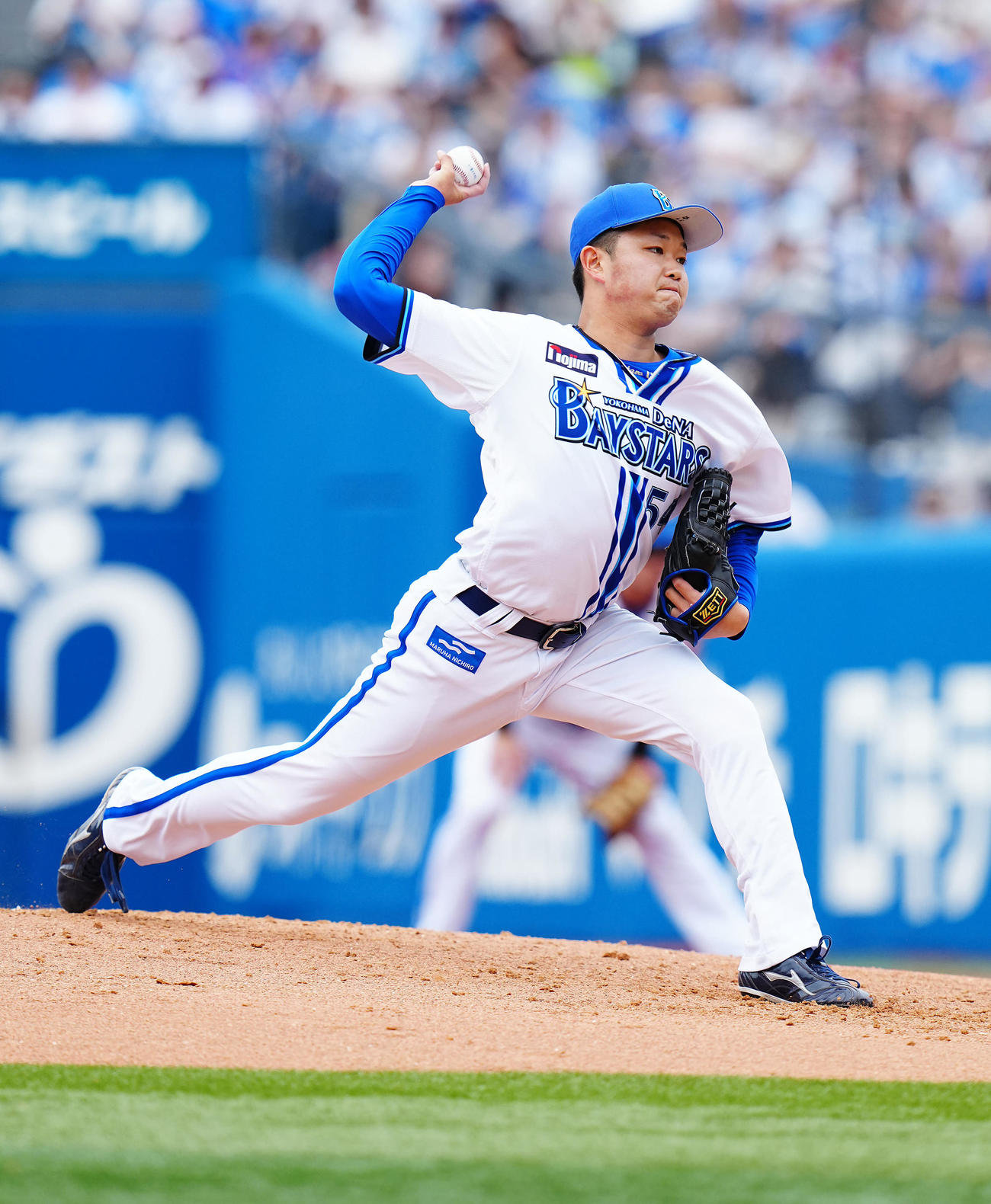 DeNA対ソフトバンク　力投するDeNA先発の石田裕（撮影・垰建太）