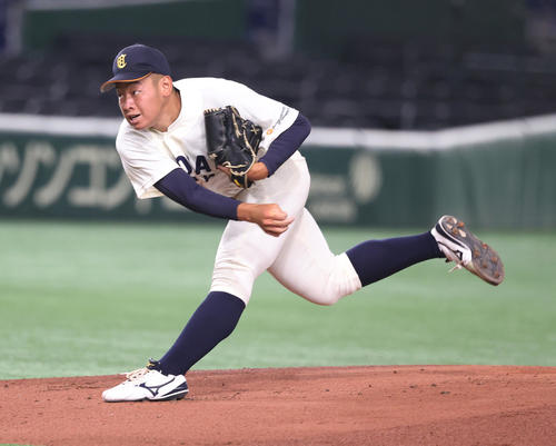 中央学院大対大商大 先発した大商大・鈴木(撮影・柴田隆二)