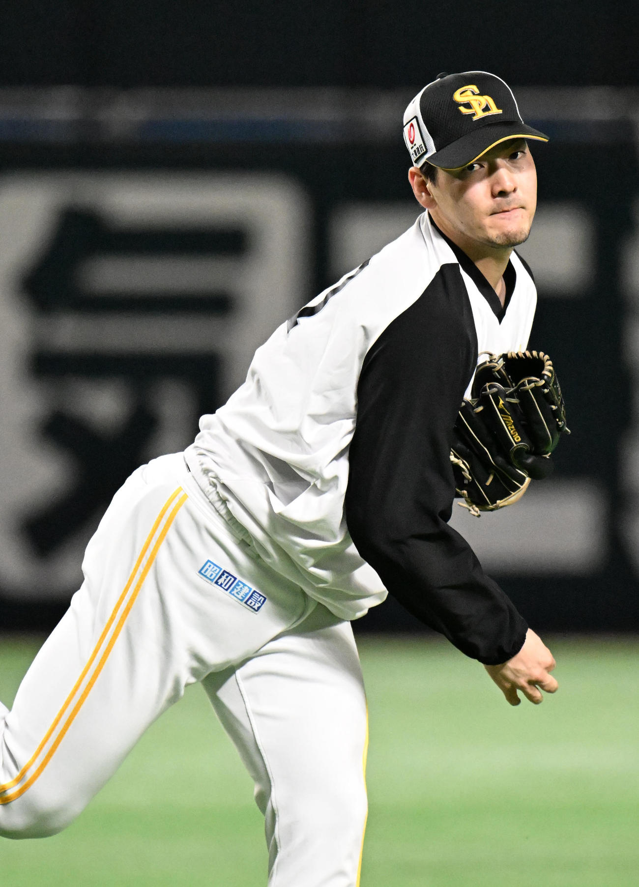キャッチボールで調整する有原（撮影・林敢治）
