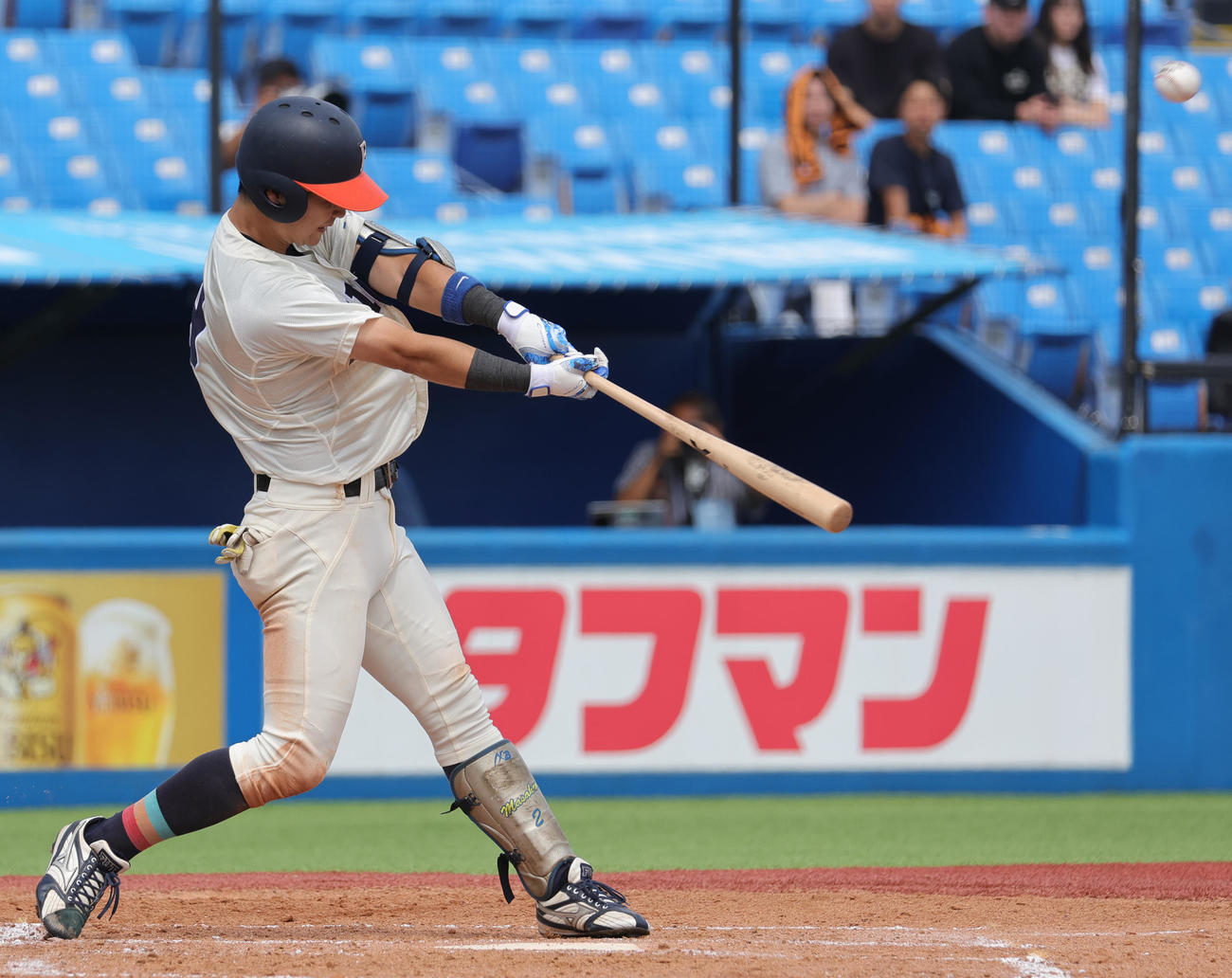 福井工大対桐蔭横浜大　4回表福井工大1死一塁、右越え2点本塁打を放つ大西（撮影・野上伸悟）