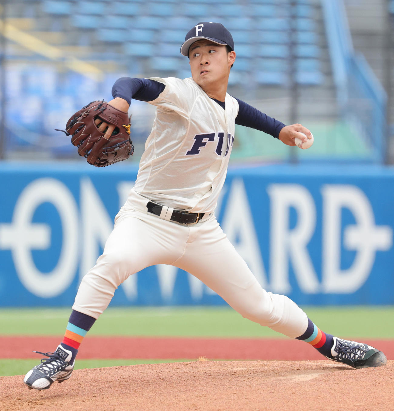福井工大対桐蔭横浜大　力投する福井工大・藤川（撮影・野上伸悟）