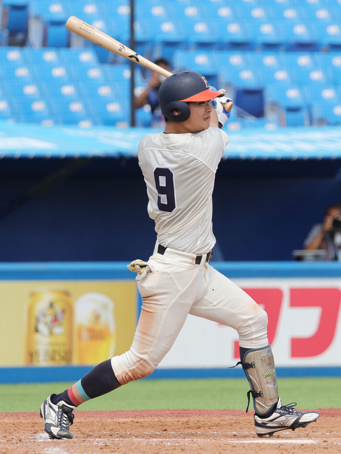 福井工大対桐蔭横浜大　4回表福井工大1死一塁、右越え2点本塁打を放つ大西（撮影・野上伸悟）