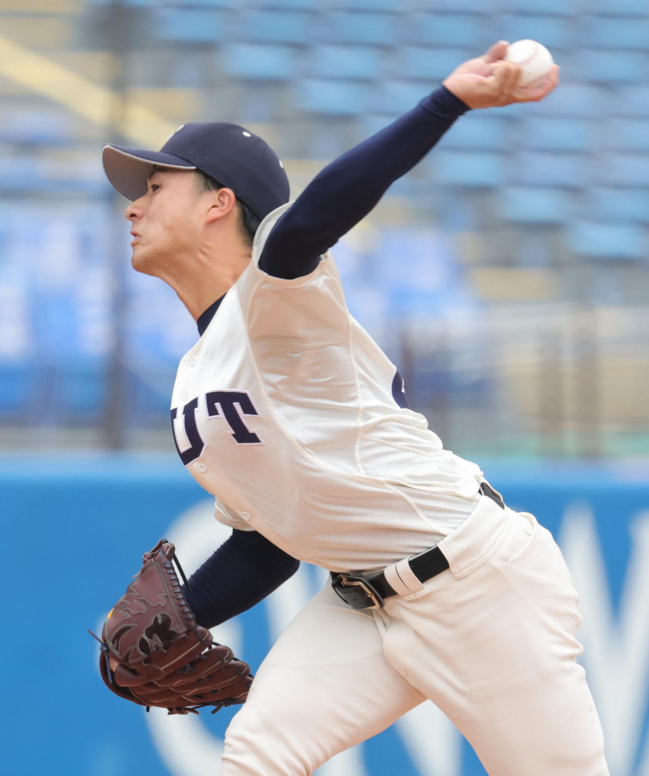 福井工大対桐蔭横浜大　力投する福井工大・藤川（撮影・野上伸悟）