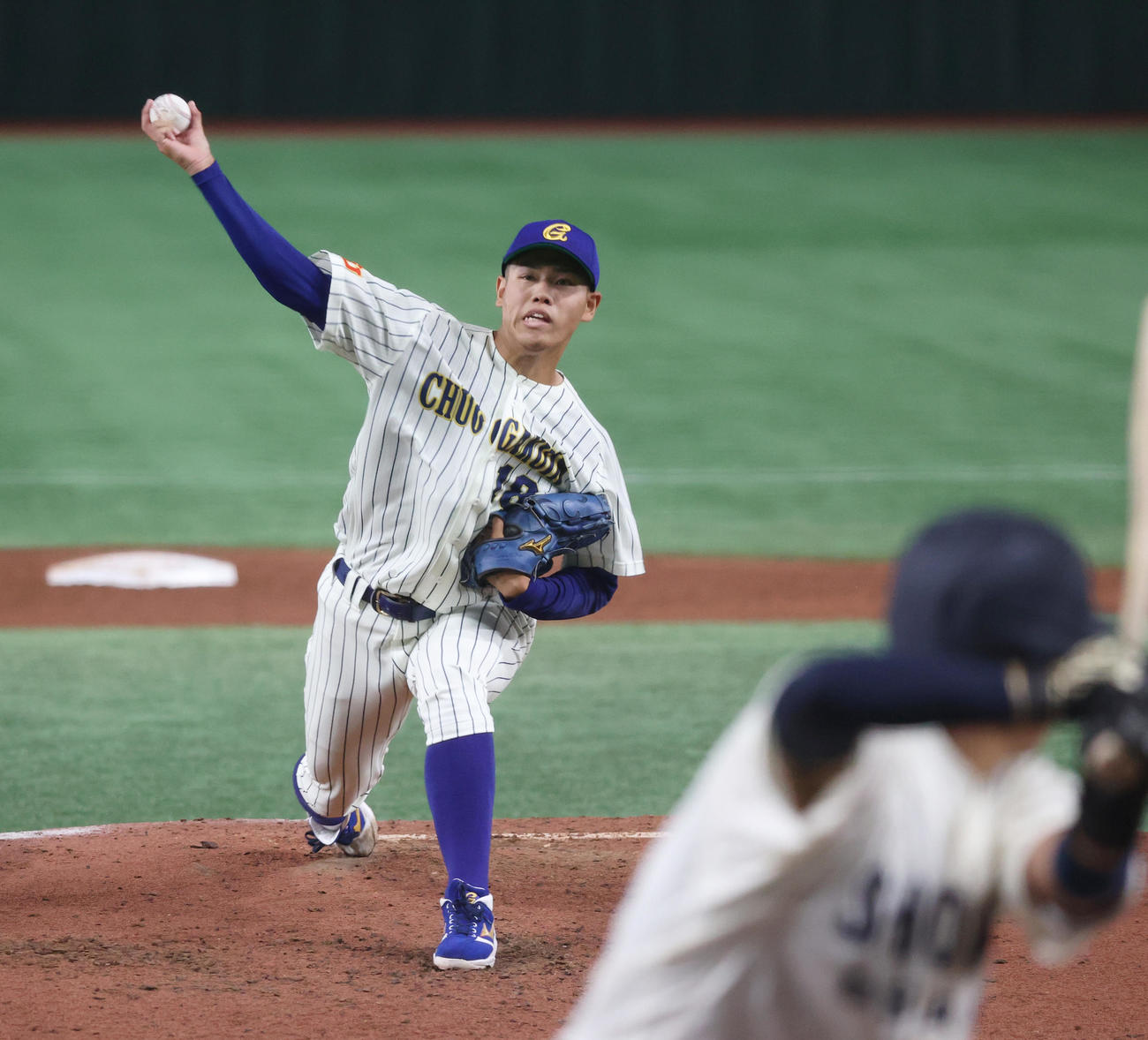 中央学院大対大商大　好投する中央学院大・清水（撮影・柴田隆二）