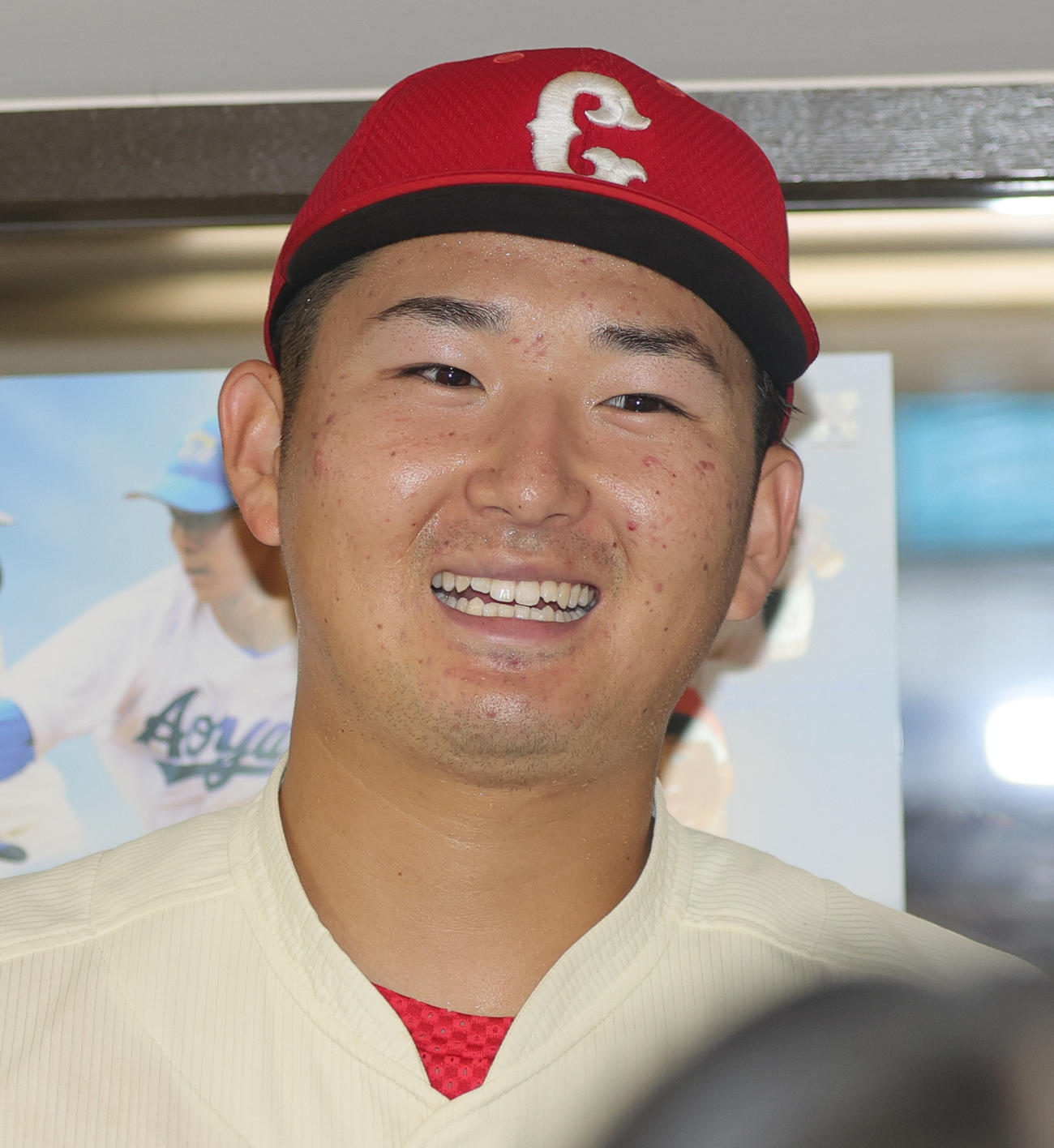 中部学院大対東海大九州　試合後に取材対応する中部学院大・森（撮影・野上伸悟）