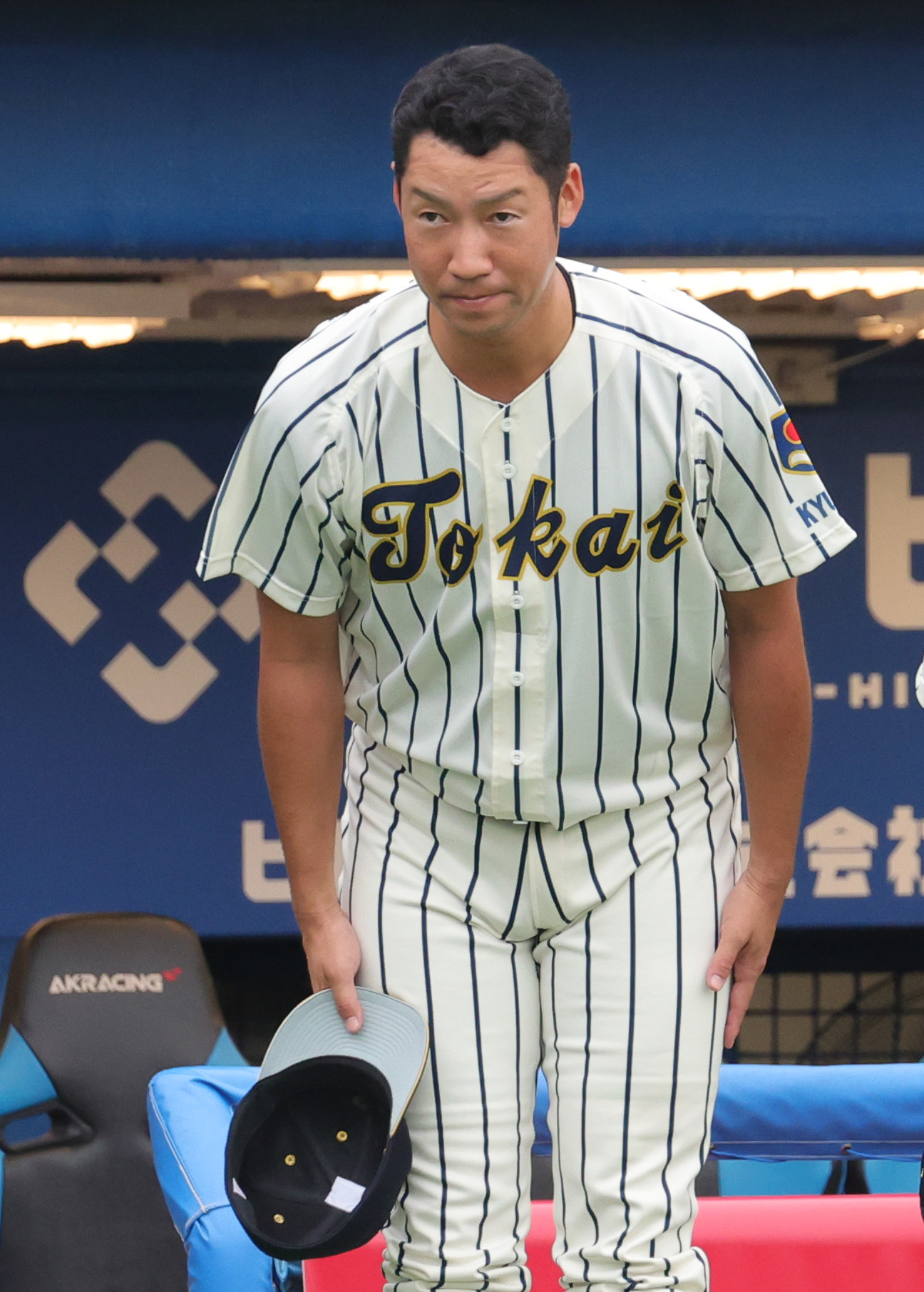 中部学院大対東海大九州　初戦敗退しあいさつする東海大九州・林田監督（撮影・野上伸悟）