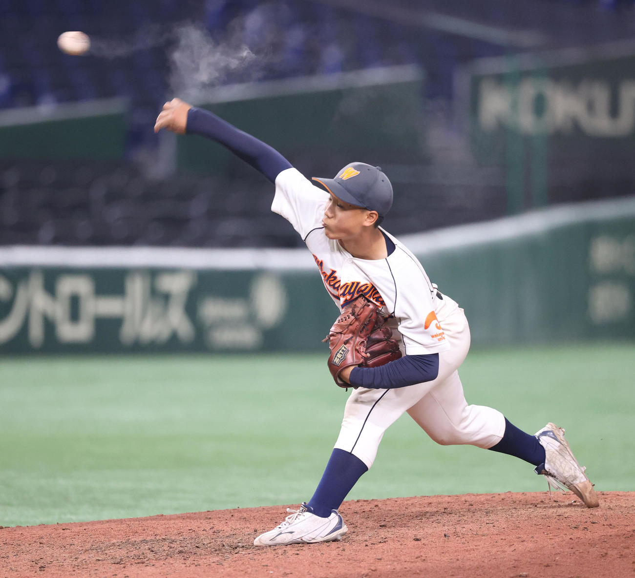 広島経大対和歌山大　4回途中から登板した和歌山大・田中輝映（撮影・柴田隆二）