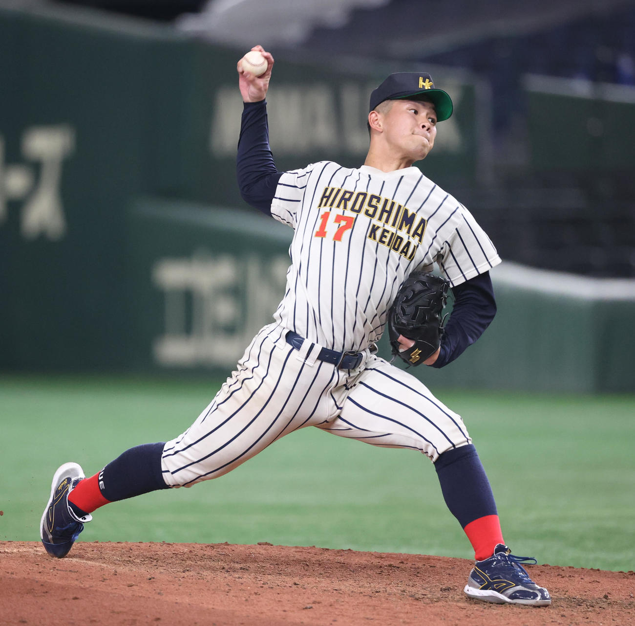 広島経大対和歌山大　先発した広島経大・安岡（撮影・柴田隆二）