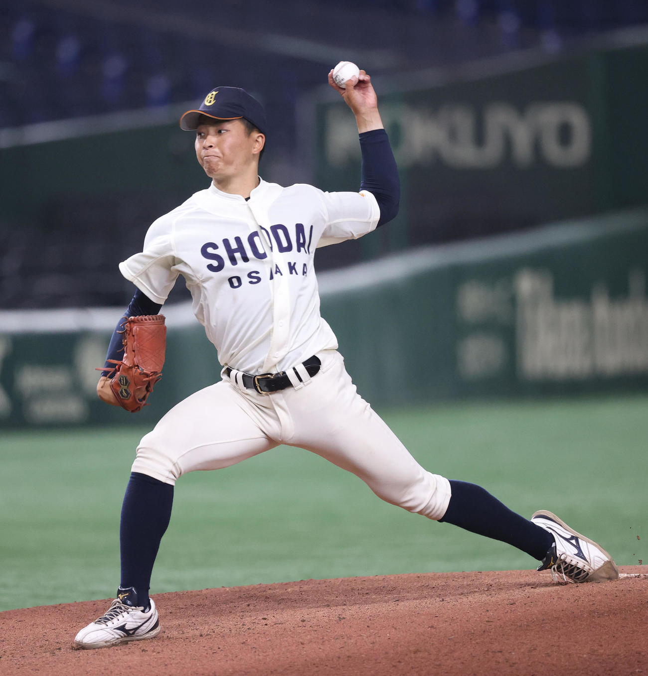 早大対大商大　先発した大商大・星野（撮影・柴田隆二）