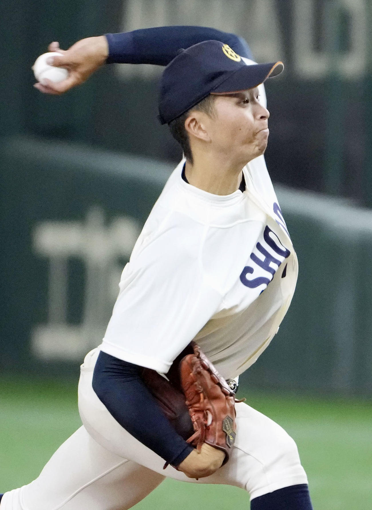 早大対大商大　先発した大商大・星野（共同）