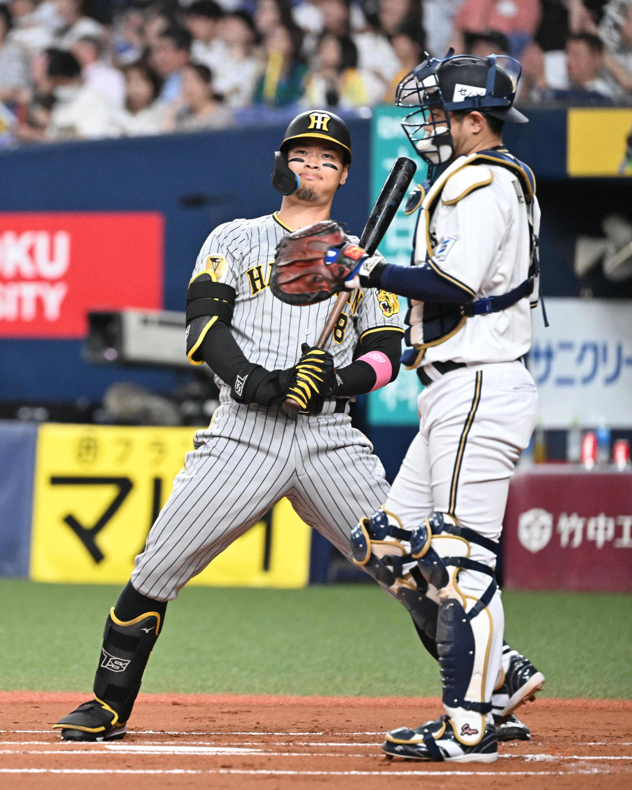 オリックス対阪神　2回表阪神無死一塁、見逃し三振に倒れる佐藤輝（撮影・和賀正仁）