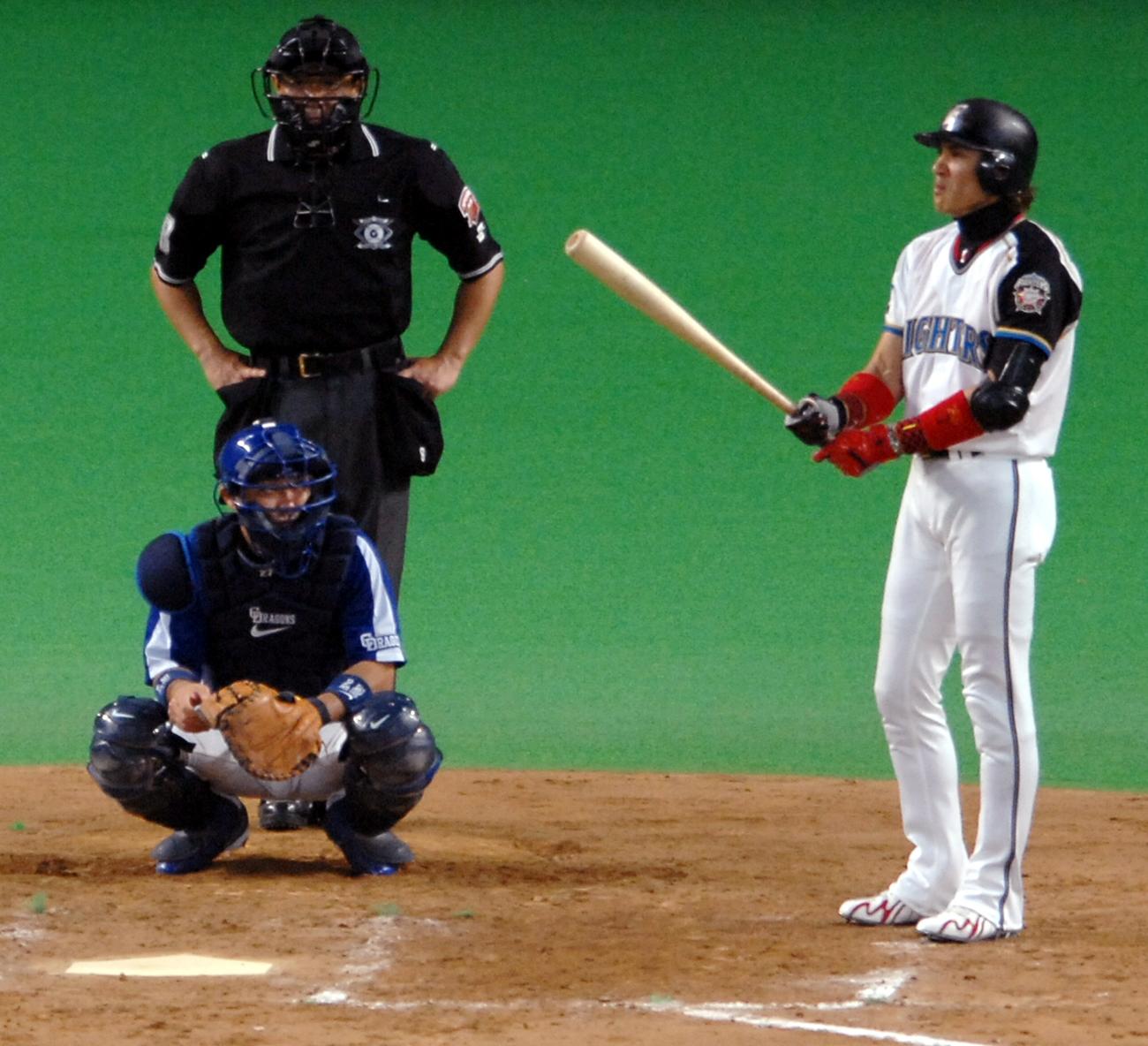 06年日本シリーズ第5戦、プロ最終打席に感極まる日本ハム新庄剛志
