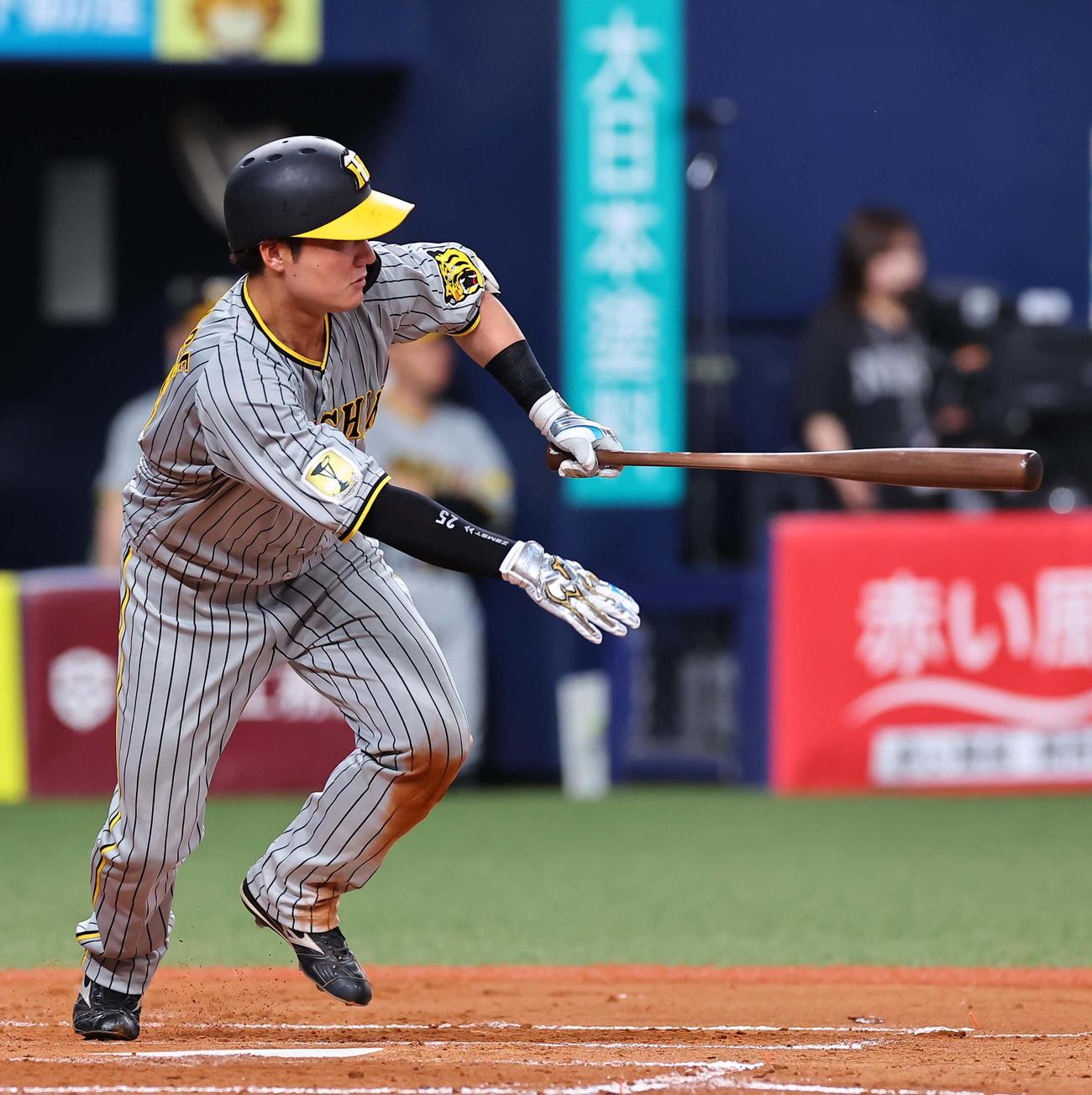 オリックス対阪神　4回表阪神1死、渡辺は中前打を放つ（撮影・上田博志）