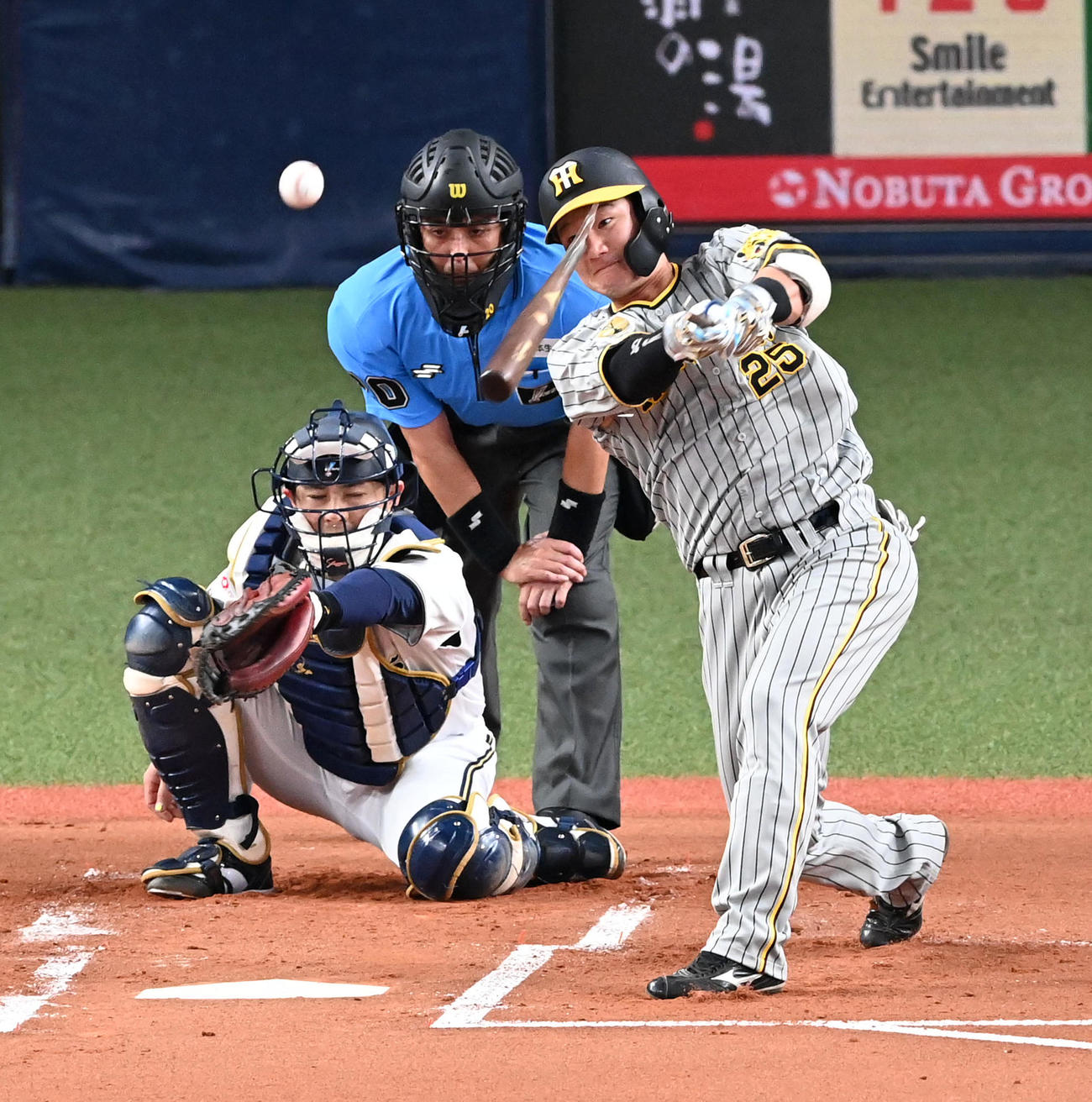 オリックス対阪神　2回表阪神無死、渡辺は中前打を放つ（撮影・前岡正明）