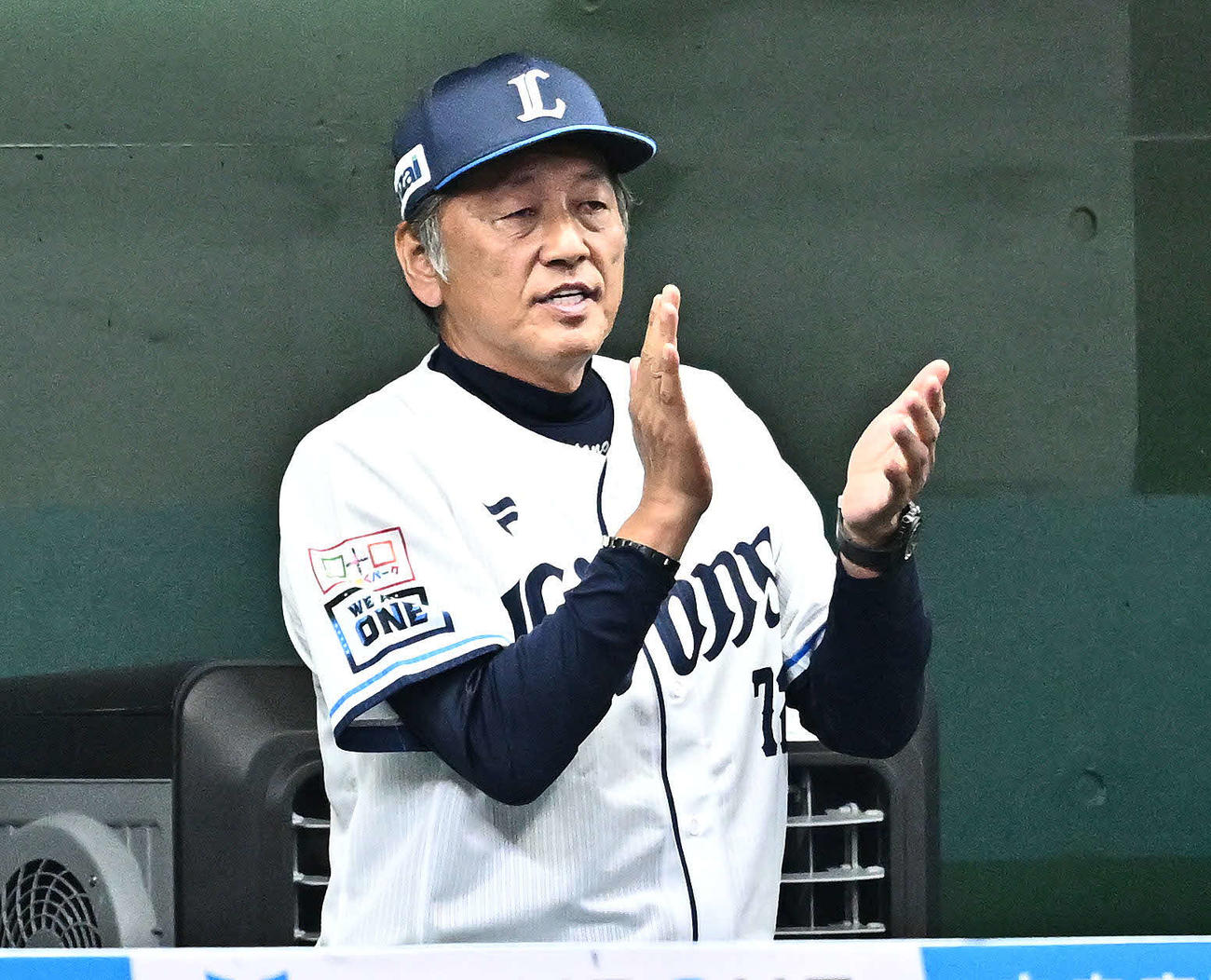 西武対広島　9回裏の攻撃を前にチームを鼓舞する西武渡辺GM兼監督代行（撮影・滝沢徹郎）