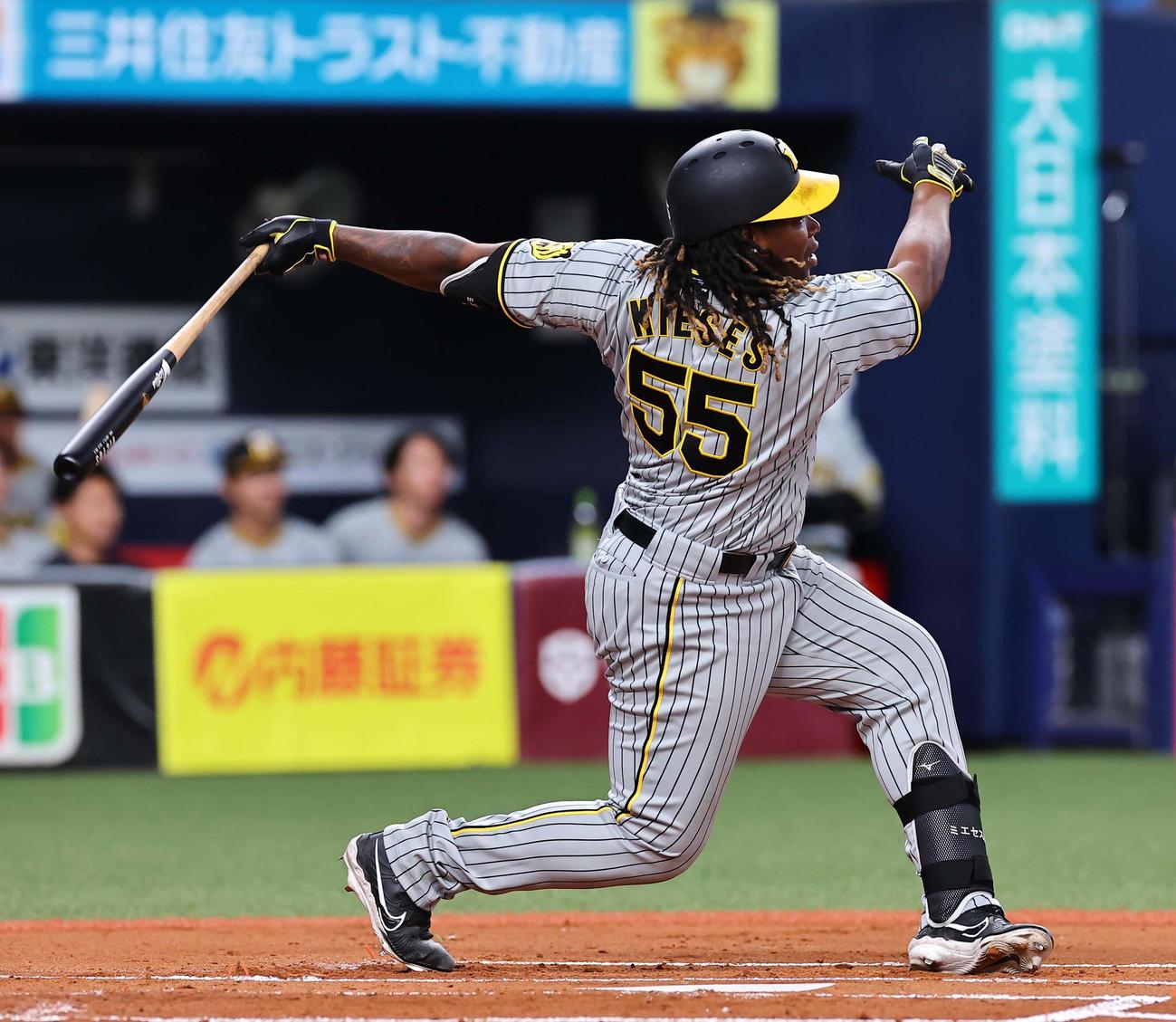 オリックス対阪神　2回表阪神1死一塁、ミエセスは中前打を放つ（撮影・上田博志）