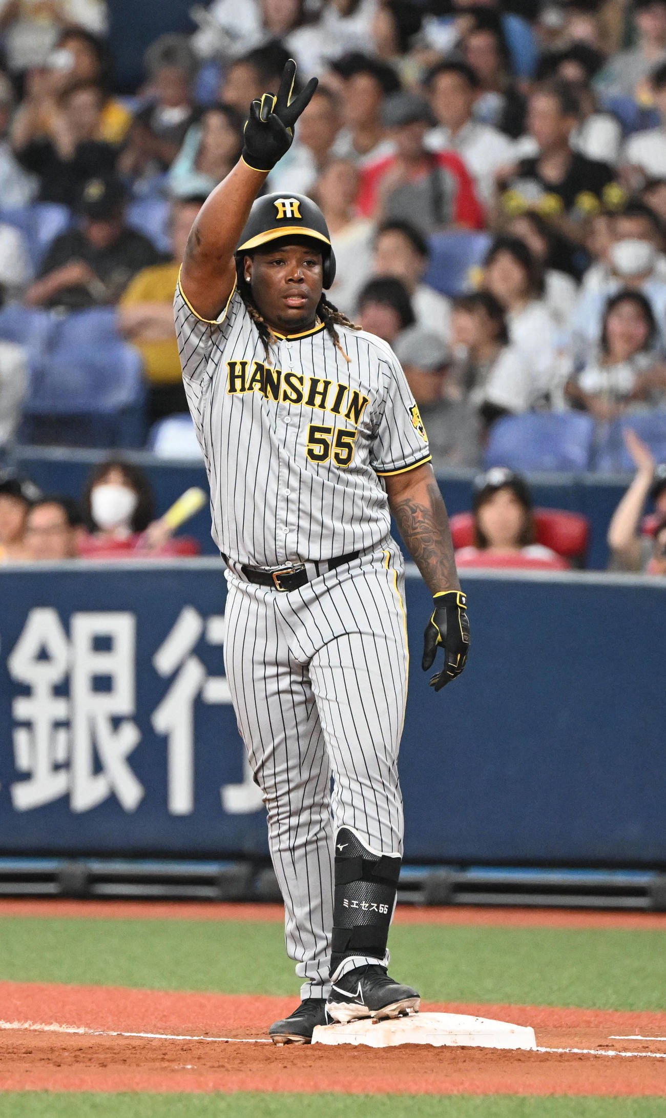 オリックス対阪神　2回表阪神1死一塁、中前打を放ったミエセス（撮影・和賀正仁）