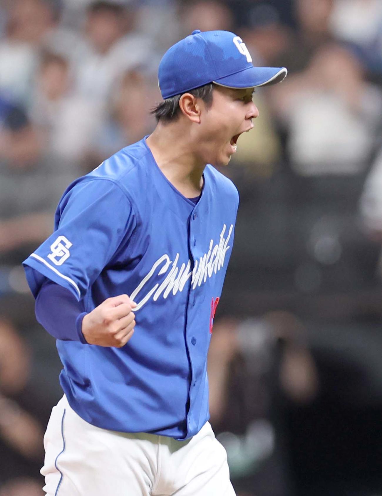 日本ハム対中日　4回裏日本ハム2死満塁、清水を三振にとり叫ぶ高橋宏（撮影・黒川智章）