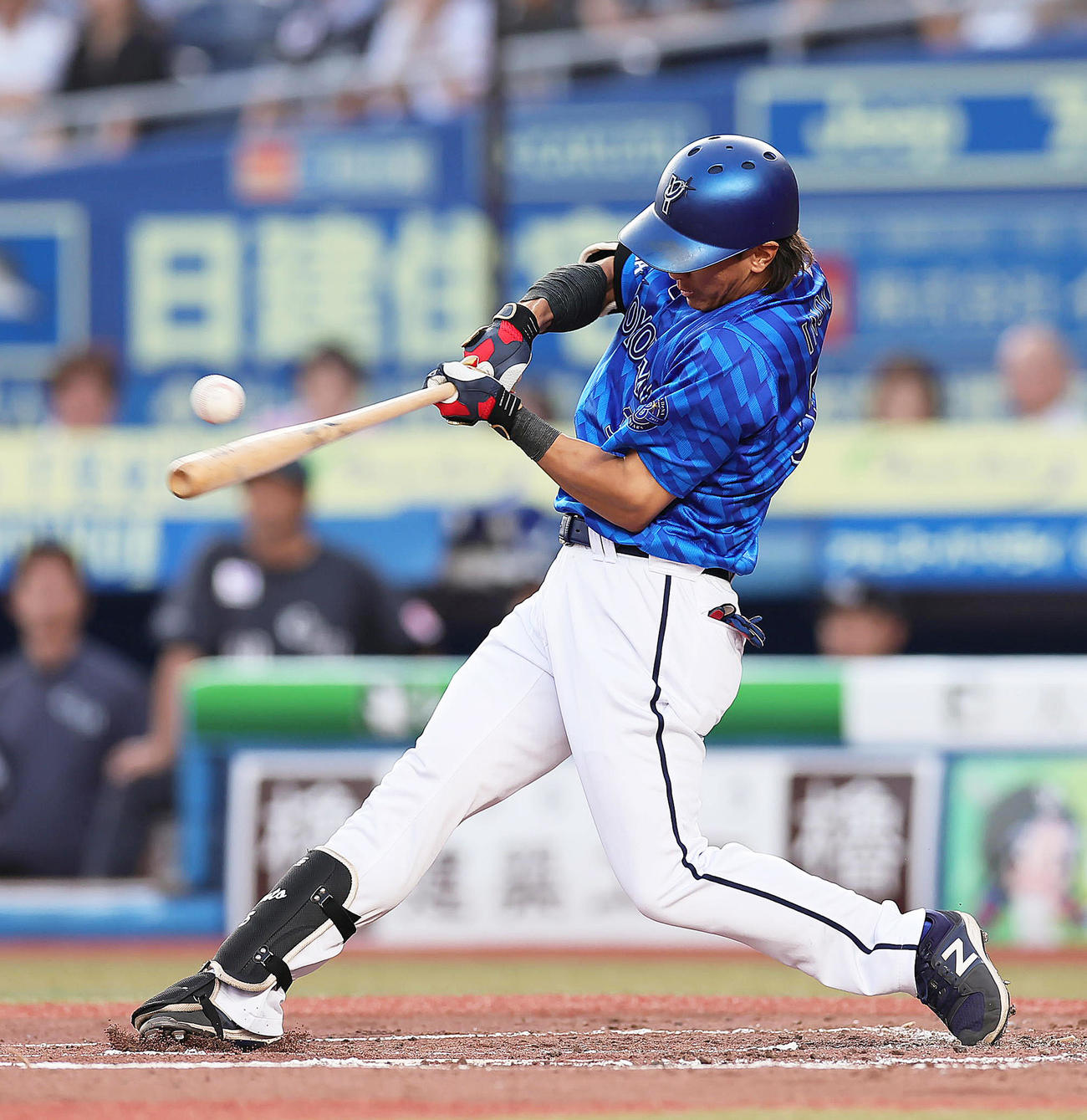 ロッテ対DeNA 2回表DeNA無死一、二塁、井上は先制適時打を放つ（撮影・足立雅史）