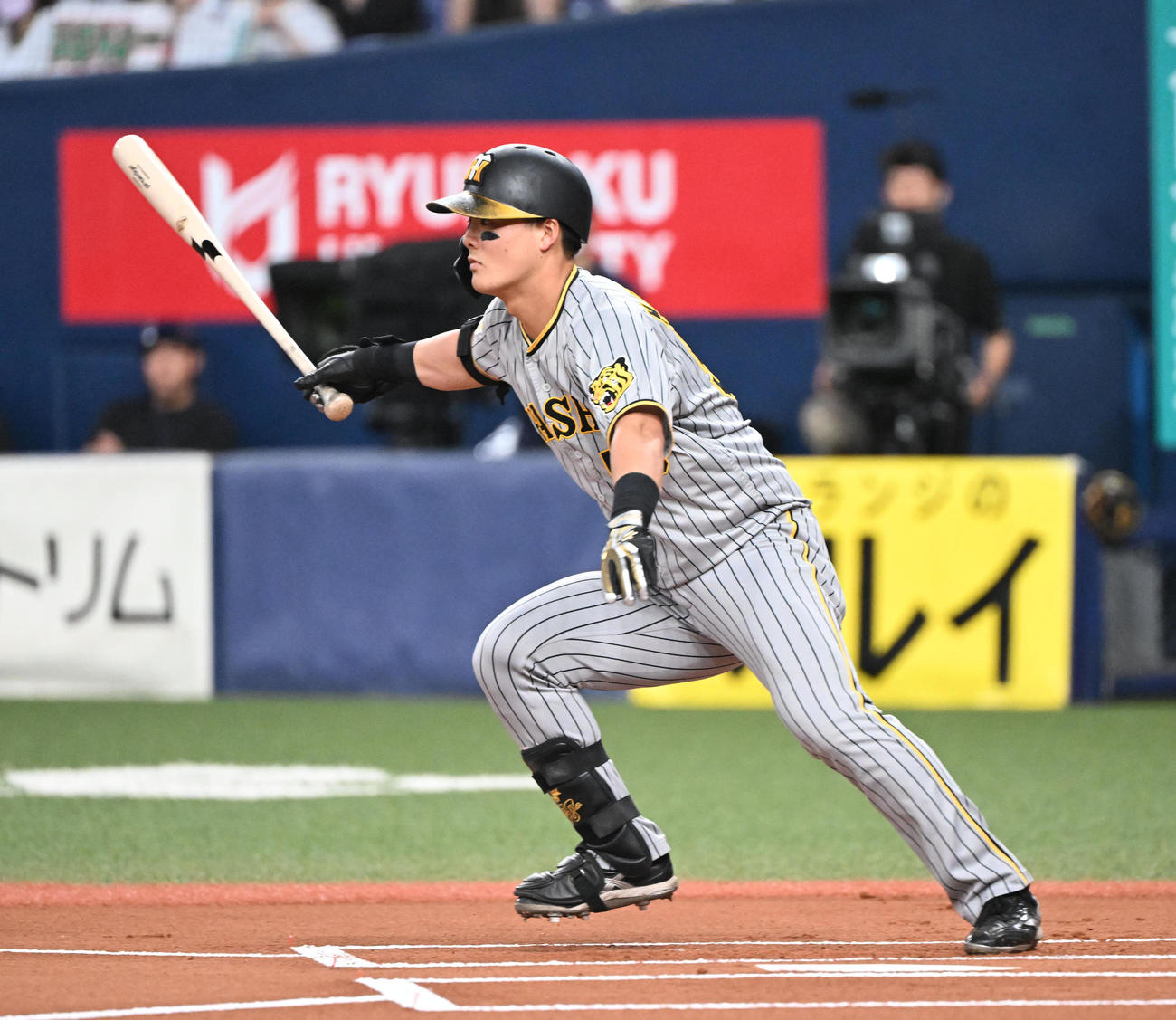 オリックス対阪神　1回表阪神1死、中前打を放つ前川（撮影・和賀正仁）