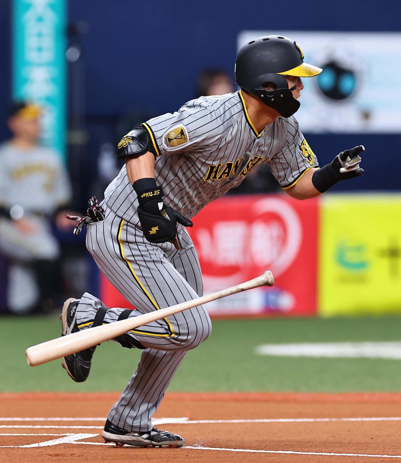 オリックス対阪神　1回表阪神1死、前川は中前打を放つ（撮影・上田博志）