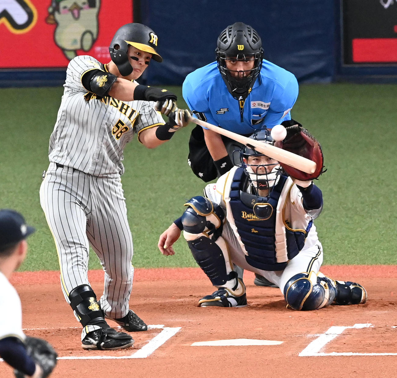 オリックス対阪神　6回表阪神無死、前川は左前打を放つ（撮影・前岡正明）