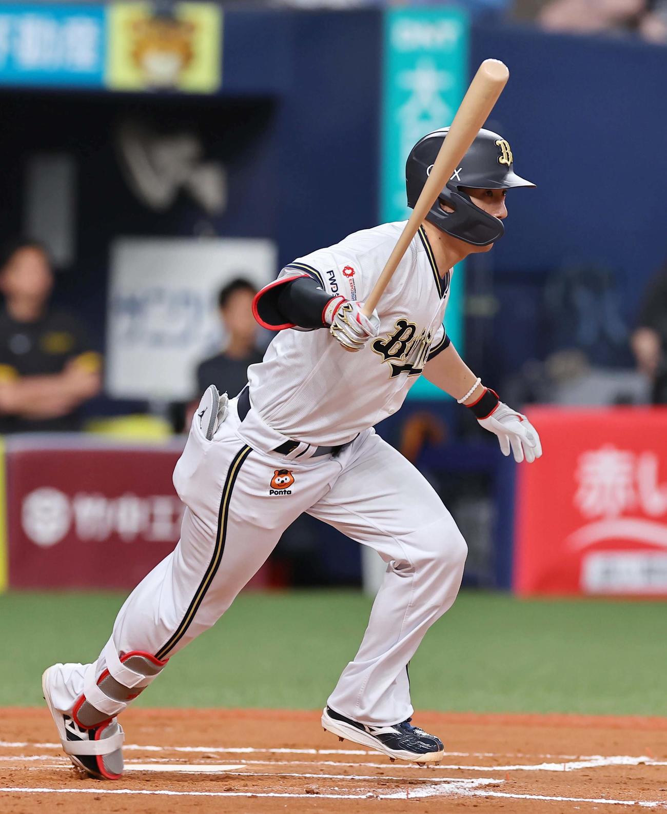 オリックス対阪神　6回裏オリックス1死一、三塁、西川は右前に適時打を放つ（撮影・上田博志）