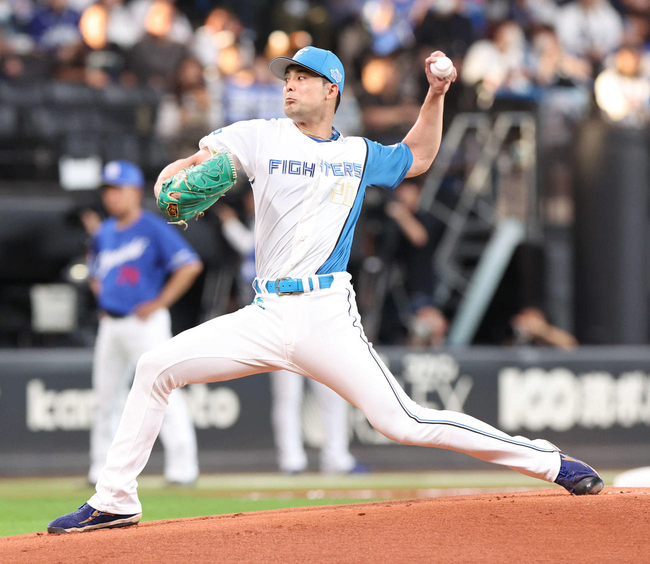 日本ハム対中日　力投する日本ハム先発の上原（撮影・佐藤翔太）