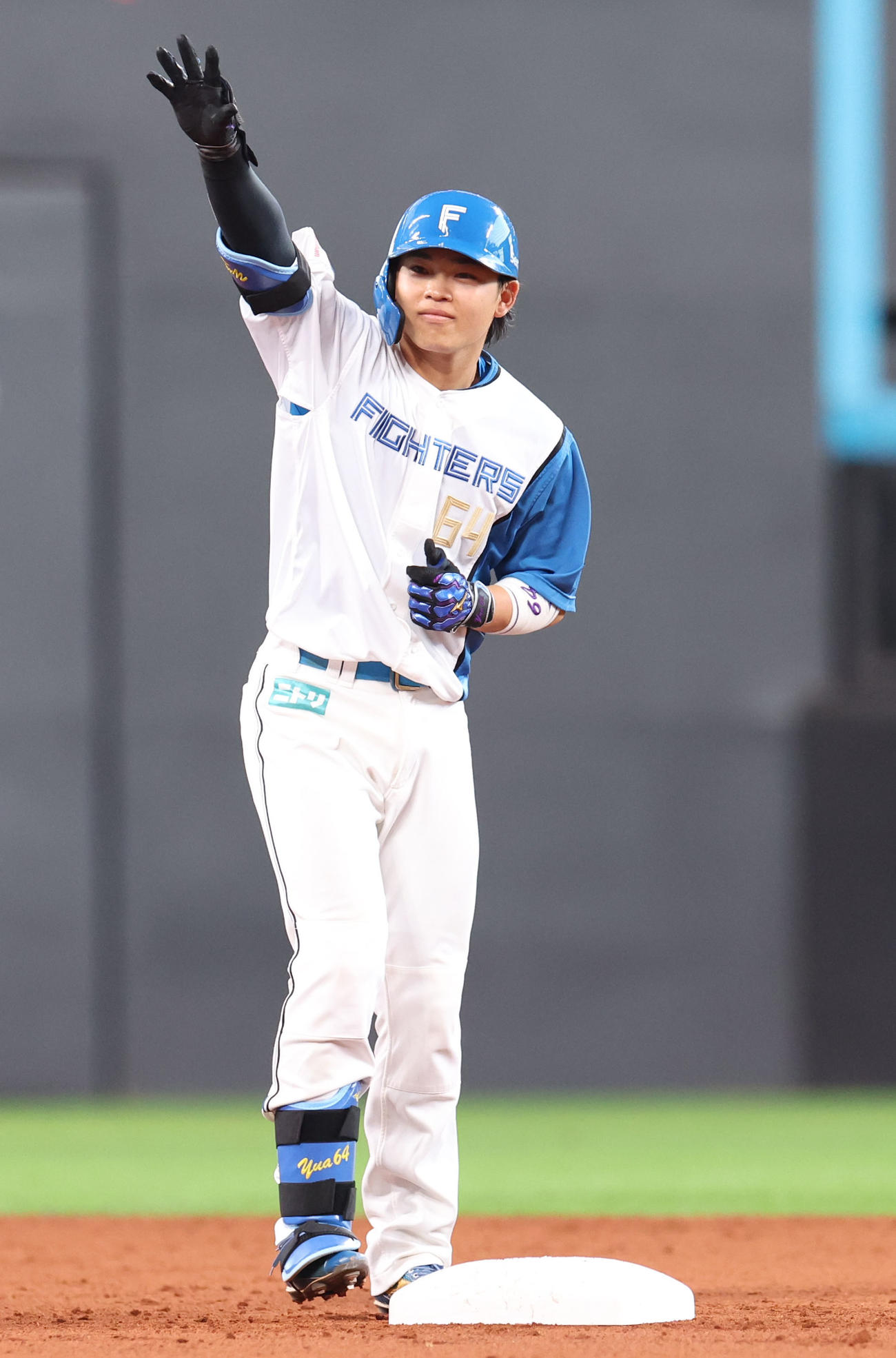 日本ハム対中日　1回裏日本ハム2死一、二塁、田宮は右前適時打を放ちポーズをとる（撮影・佐藤翔太）