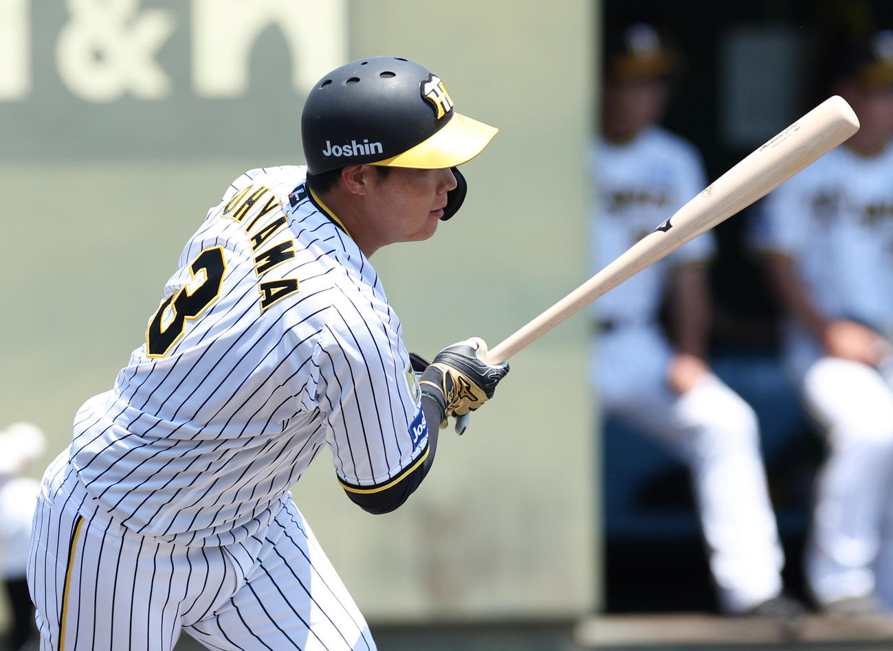ウエスタン・リーグのオリックス戦で中前打を放つ阪神大山（撮影・前田充）