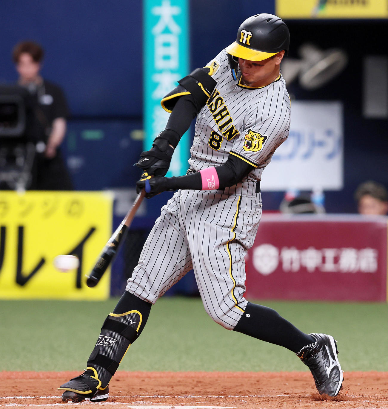 オリックス対阪神　9回表阪神2死一、二塁、佐藤輝は一ゴロに倒れ試合終了（撮影・加藤哉）