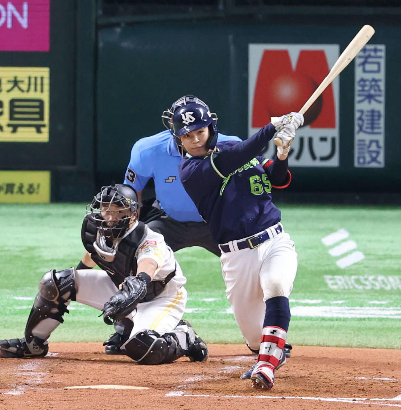 ソフトバンク対ヤクルト　4回表ヤクルト2死満塁、鈴木は左前に勝ち越しとなる適時打を放つ（撮影・梅根麻紀）