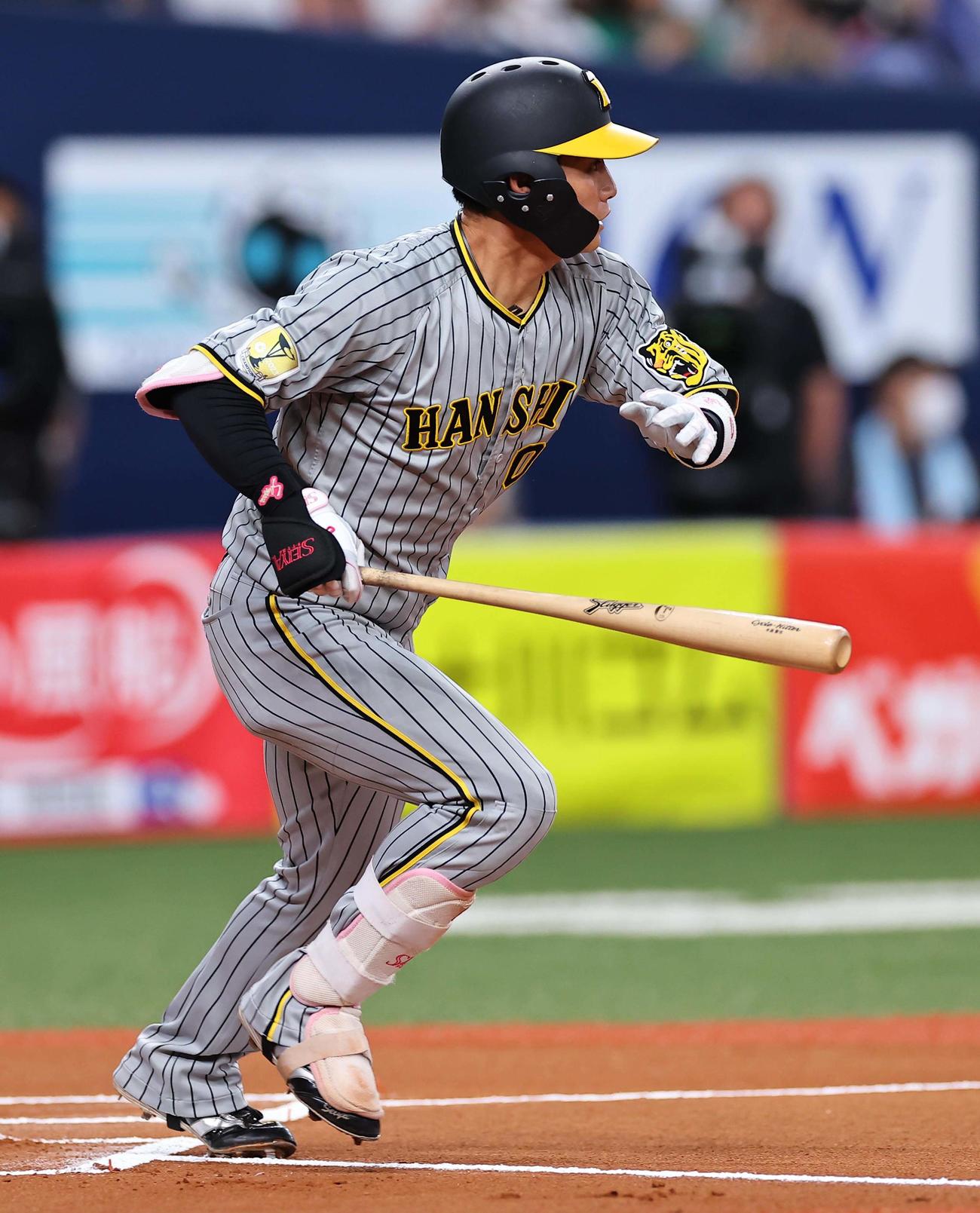 オリックス対阪神　6回表阪神1死、木浪は中前打を放つ（撮影・上田博志）