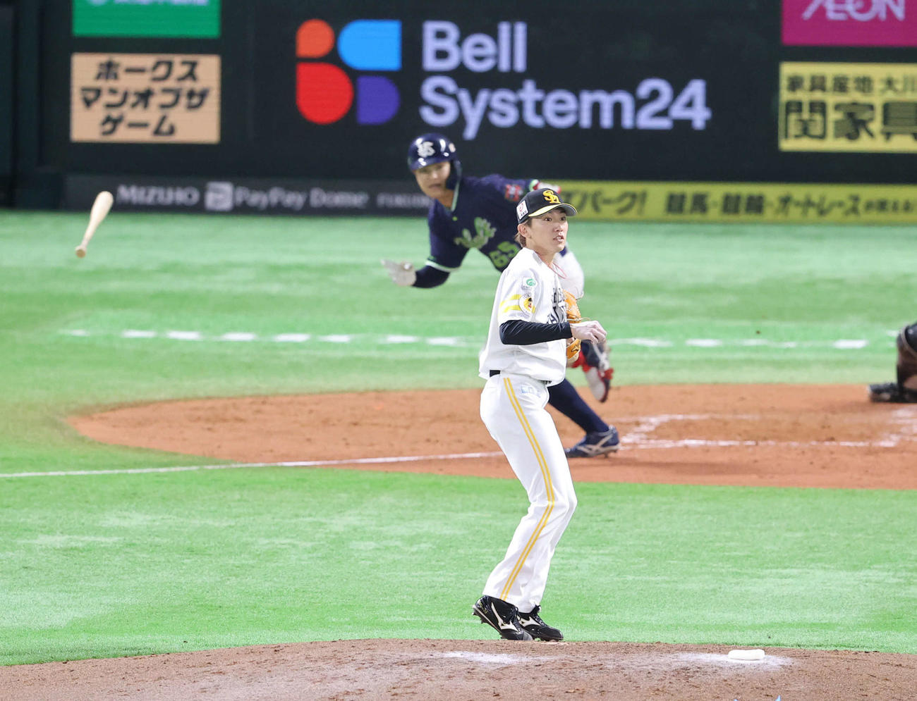 ソフトバンク対ヤクルト　4回表ヤクルト2死満塁、鈴木に勝ち越しとなる左前適時打を浴びた大津（撮影・梅根麻紀）