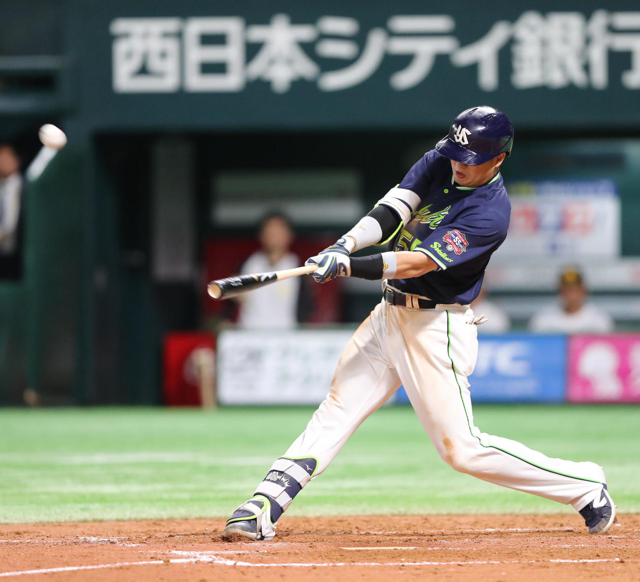 ソフトバンク対ヤクルト　5回表ヤクルト1死一、二塁、村上は中越え3点本塁打を放つ（撮影・鬼束羽瑠菜）