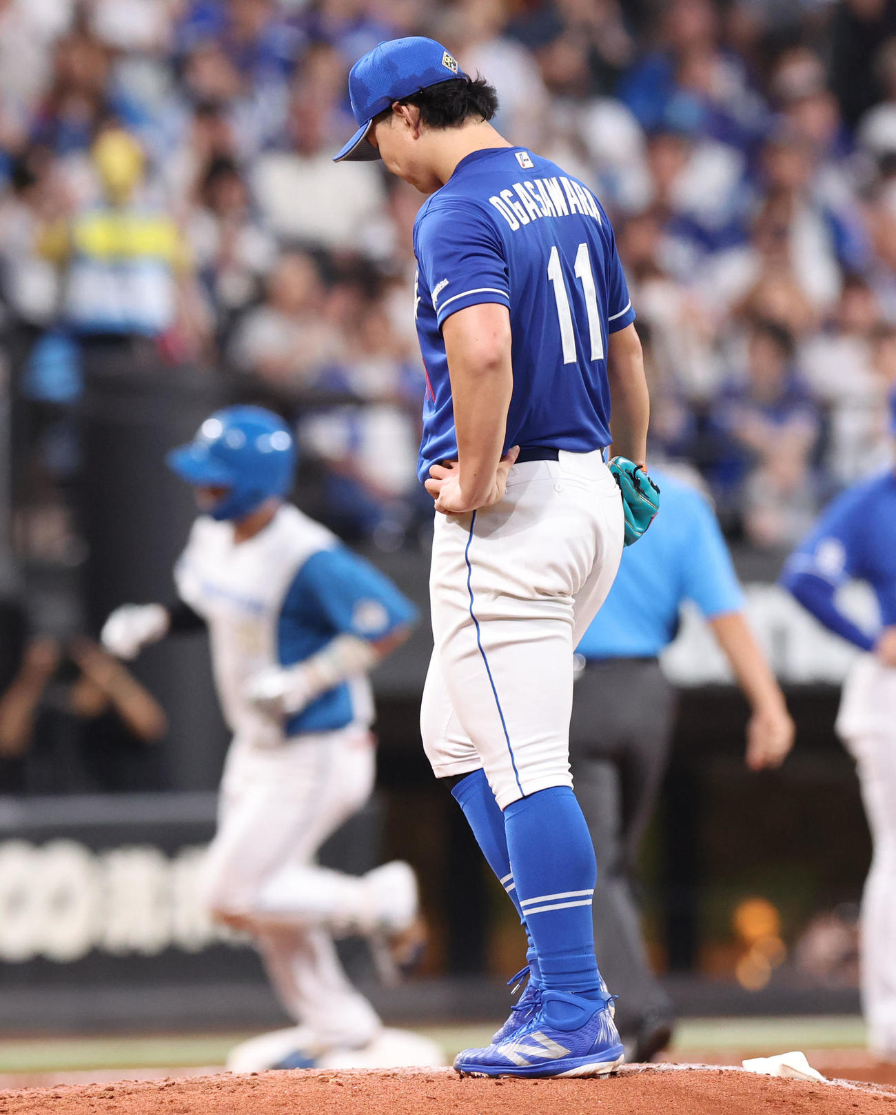 日本ハム対中日　7回裏日本ハム1死、郡司に左越え本塁打を浴びる小笠原（撮影・佐藤翔太）