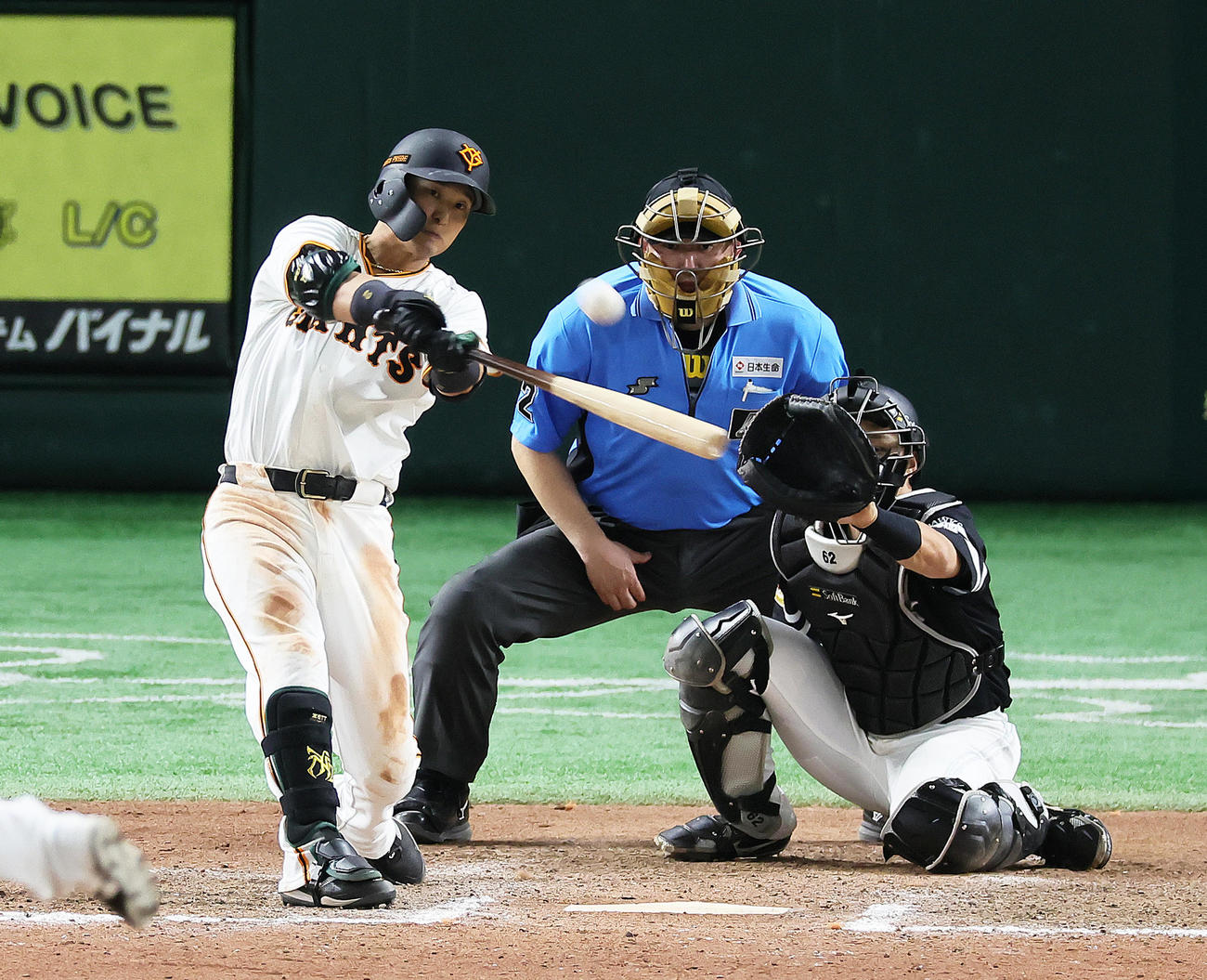 巨人対ソフトバンク　12回裏巨人1死二塁、吉川はサヨナラ適時二塁打を放つ（2024年5月29日撮影）