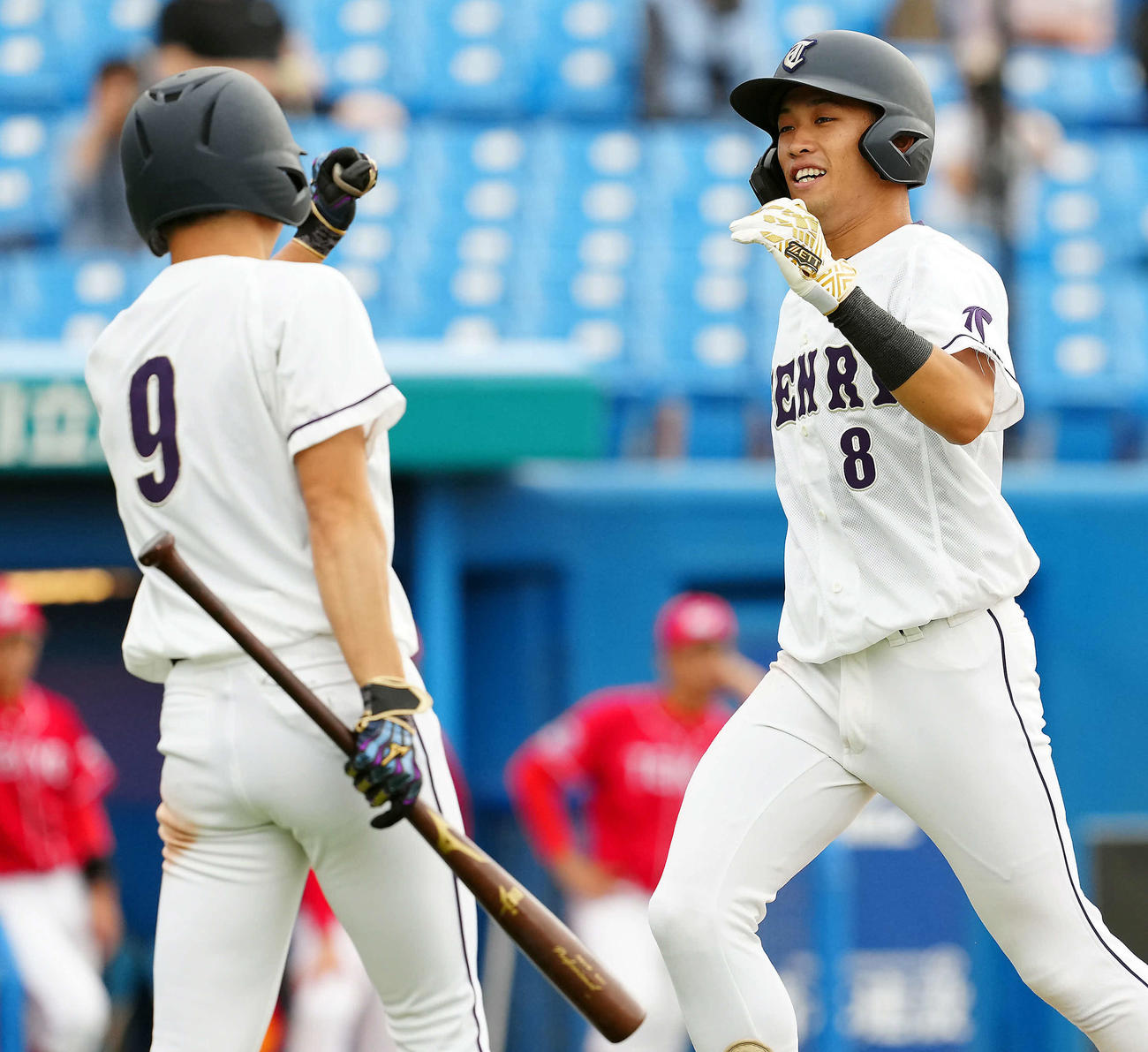 帝京大対天理大　3回裏天理大無死、右越えにソロ本塁打を放った井脇（撮影・たえ見朱実）