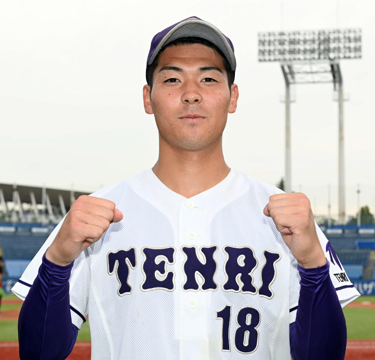 帝京大対天理大　帝京大に勝利し笑顔を見せる天理大の長野（撮影・たえ見朱実）