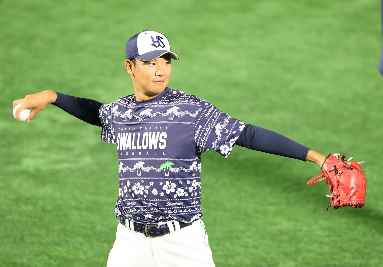 キャッチボールで調整する奥川（撮影・梅根麻紀）