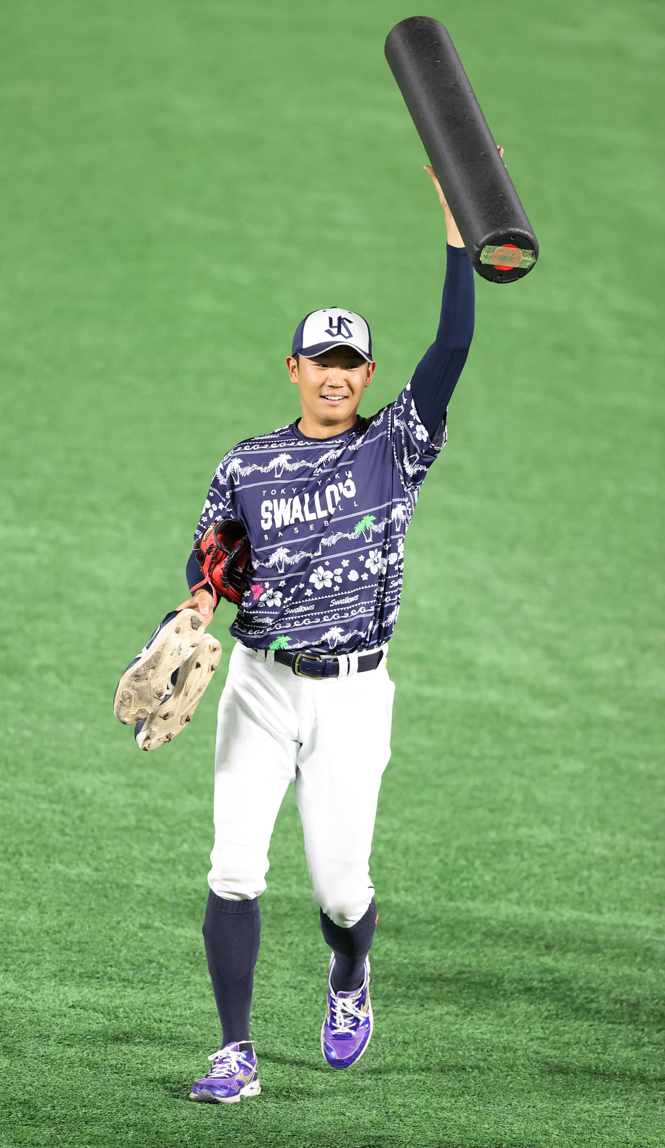 リラックスした雰囲気の奥川（撮影・梅根麻紀）