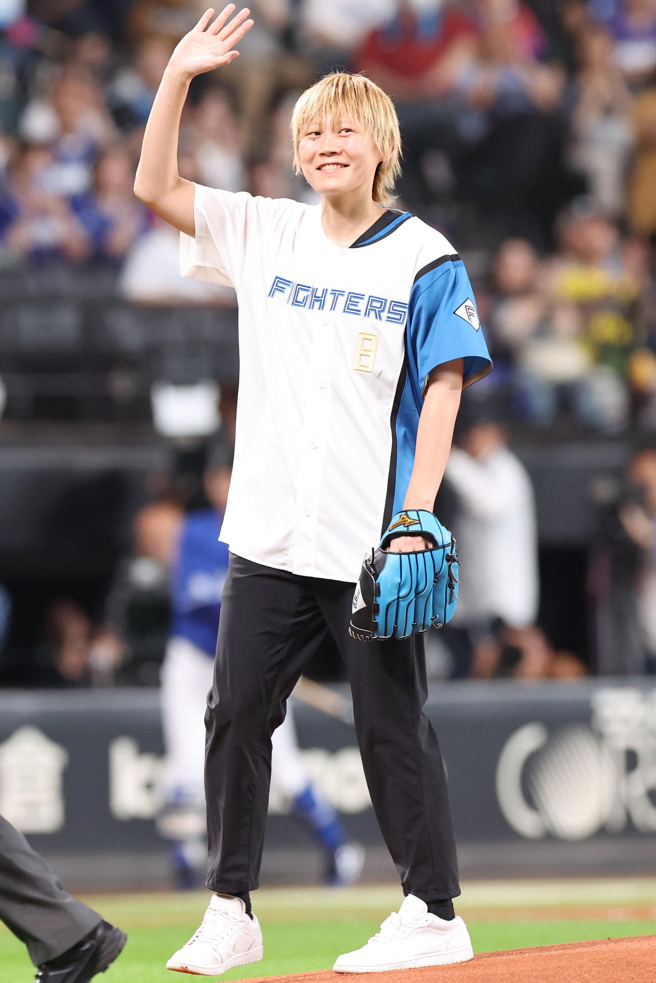 日本ハム対中日　始球式を務める女子バスケットボール東京五輪銀メダリストの高田真希（撮影・佐藤翔太）
