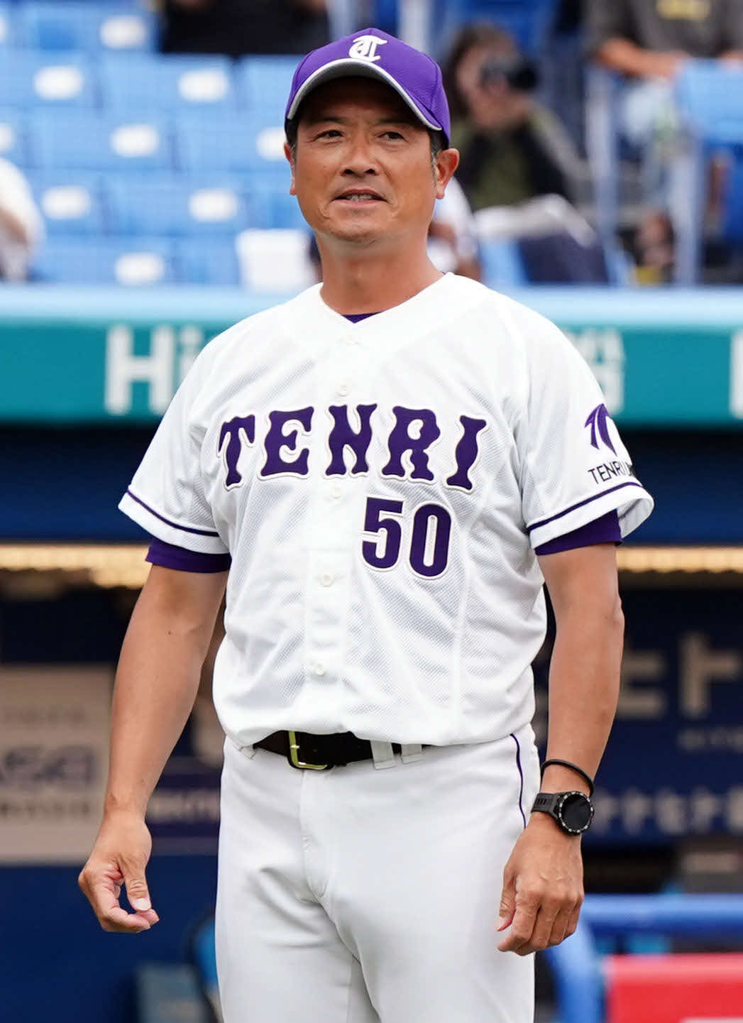 帝京大対天理大　帝京大に勝利し笑顔を見せる天理大・三幣監督（撮影・たえ見朱実）