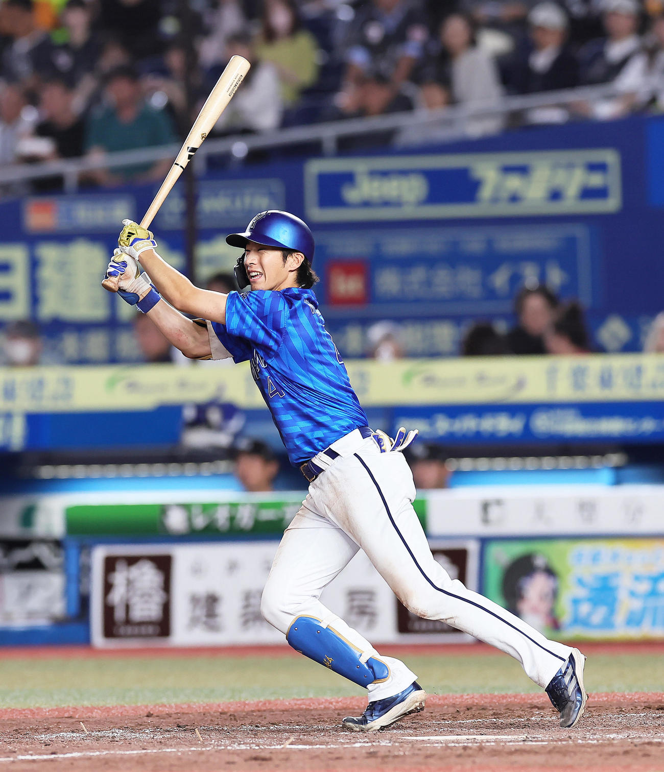 ロッテ対DeNA 5回表DeNA2死、度会は中前打を放つ（撮影・足立雅史）