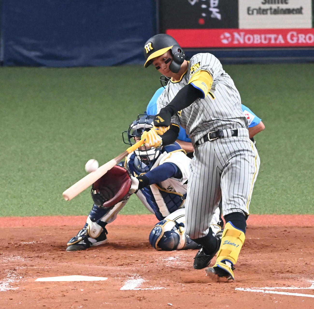 オリックス対阪神　4回表阪神1死二、三塁、森下は左適時2点二塁打を放つ（撮影・前岡正明）