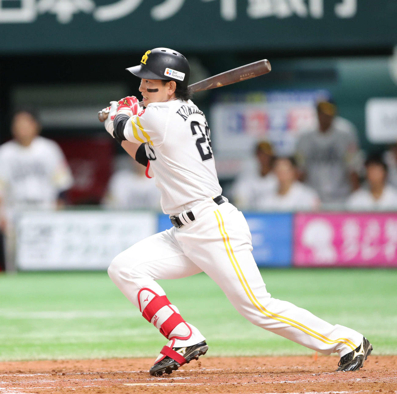 ソフトバンク対ヤクルト　4回裏ソフトバンク1死二塁、栗原は中前勝ち越し適時打を放つ（撮影・鬼束羽瑠菜）