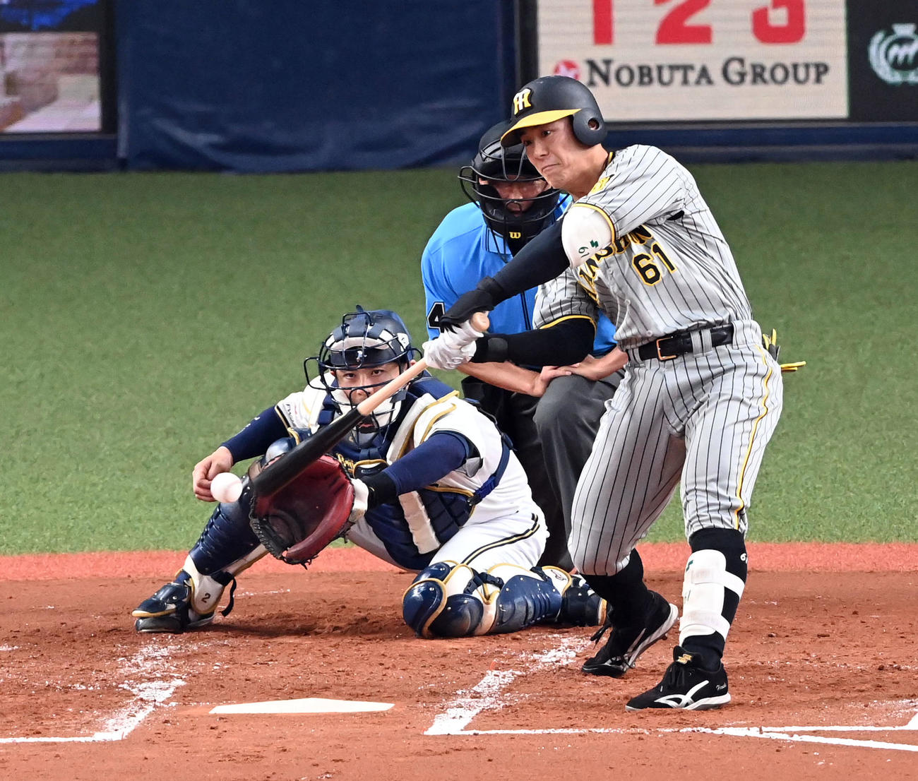 オリックス対阪神　2回表阪神2死一塁、豊田は右前打を放つ（撮影・前岡正明）