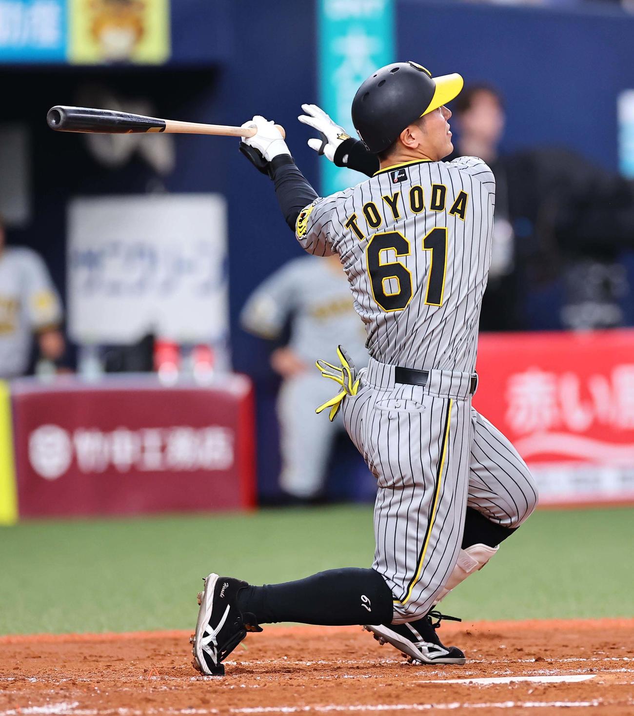 オリックス対阪神　4回表阪神1死一塁、豊田はフェンス直撃の二塁打を放つ（撮影・上田博志）